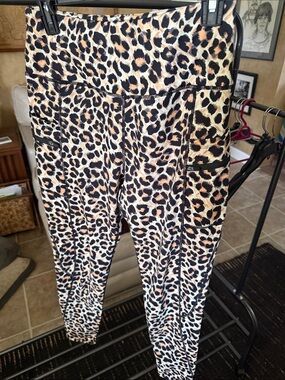 Leopard Print High-Waist Active Leggings - Tan/Black 0057